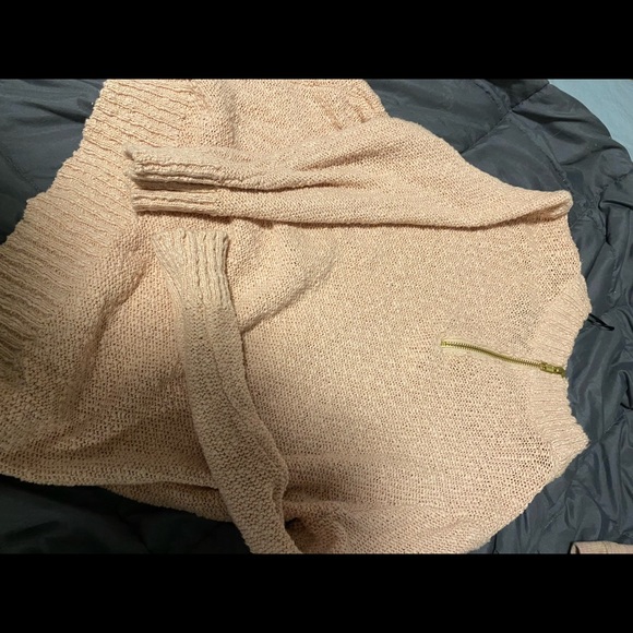 Peach/Light Pink H&M sweater - Picture 2 of 3